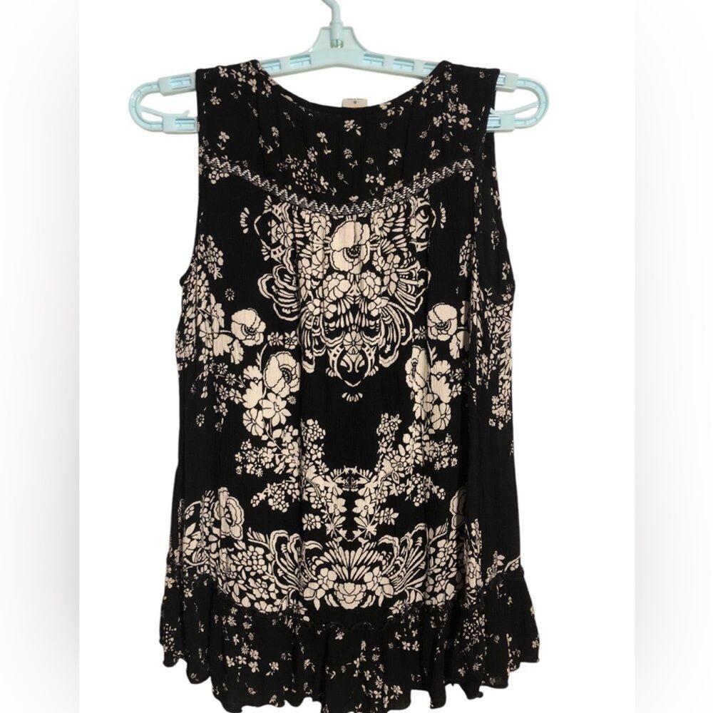 Bila Floral Print Boho Top Size Small Black Ruffle Hem Tassels Embroidered